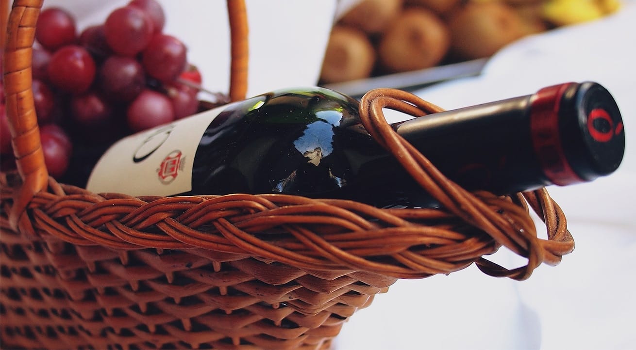 Wine Gift Basket Delivery, Top 3 Amazing and Piquant Christmas Gifts for Wine Lovers